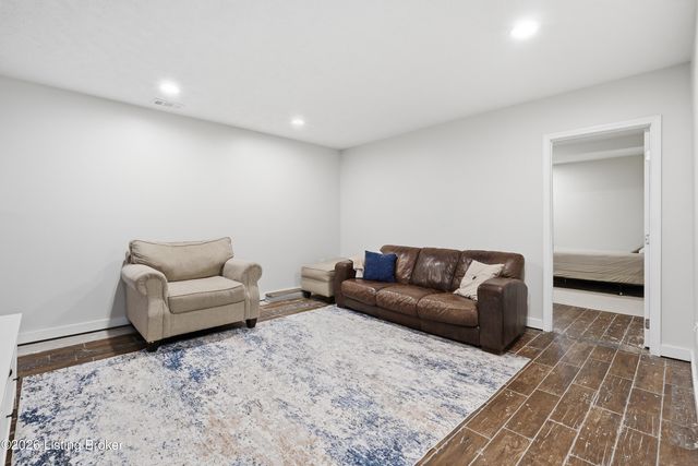 5709 Renada Dr, Crestwood, KY 40014