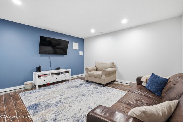 5709 Renada Dr, Crestwood, KY 40014