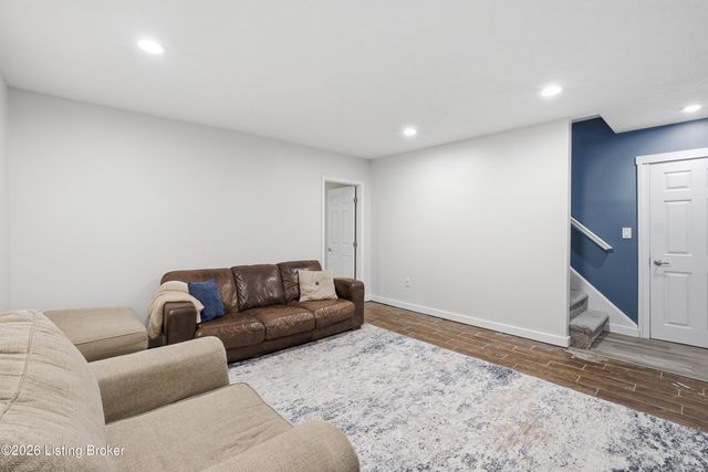 5709 Renada Dr, Crestwood, KY 40014