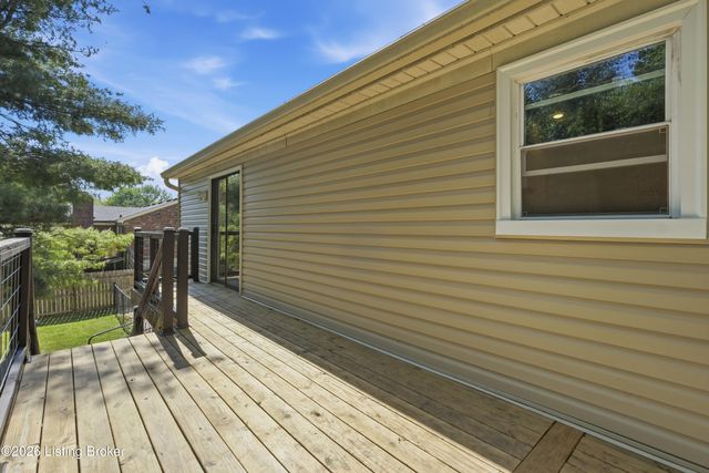 5709 Renada Dr, Crestwood, KY 40014