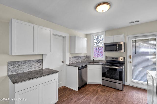 916 Schiller Ct, Louisville, KY 40204