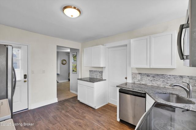 916 Schiller Ct, Louisville, KY 40204