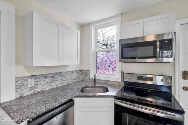 916 Schiller Ct, Louisville, KY 40204