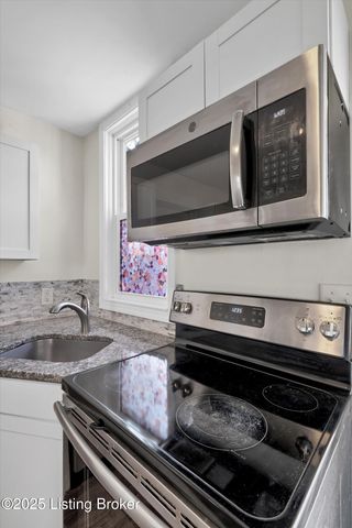 916 Schiller Ct, Louisville, KY 40204