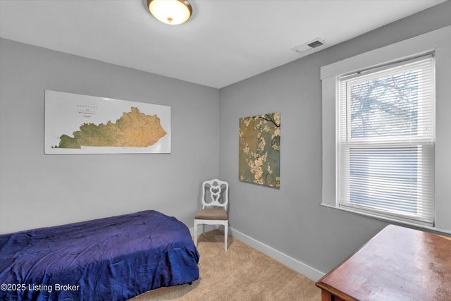 916 Schiller Ct, Louisville, KY 40204