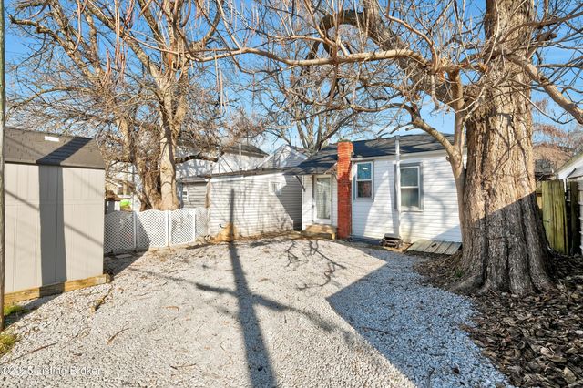 916 Schiller Ct, Louisville, KY 40204