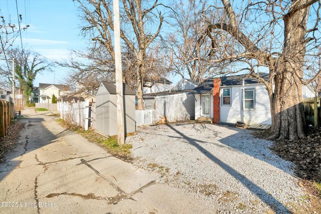 916 Schiller Ct, Louisville, KY 40204