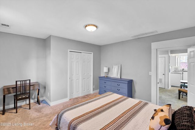 916 Schiller Ct, Louisville, KY 40204