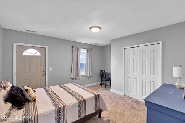 916 Schiller Ct, Louisville, KY 40204