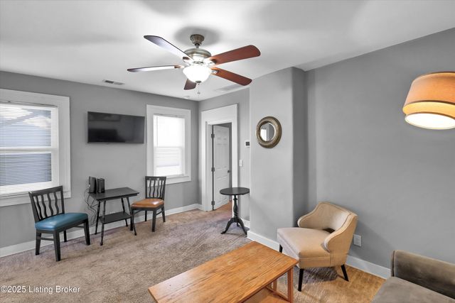 916 Schiller Ct, Louisville, KY 40204