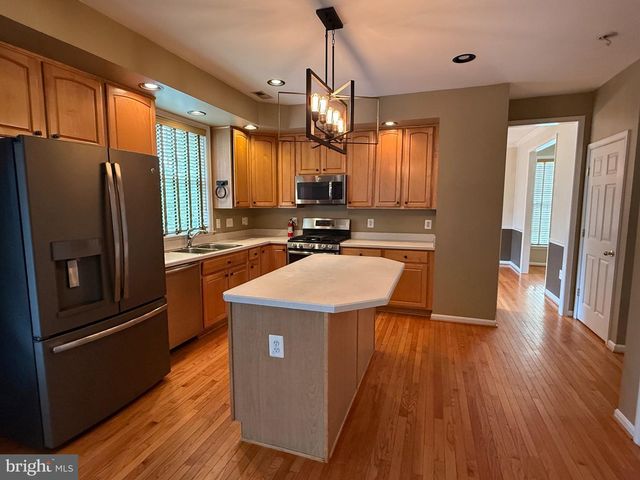 2242 W GREENLEAF DR W, Frederick, MD 21702