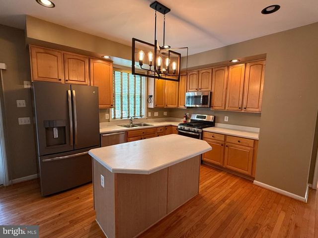 2242 W GREENLEAF DR W, Frederick, MD 21702