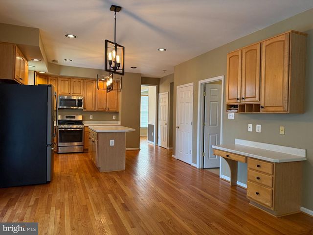 2242 W GREENLEAF DR W, Frederick, MD 21702