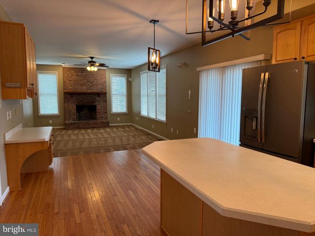 2242 W GREENLEAF DR W, Frederick, MD 21702