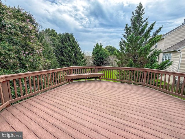 2242 W GREENLEAF DR W, Frederick, MD 21702