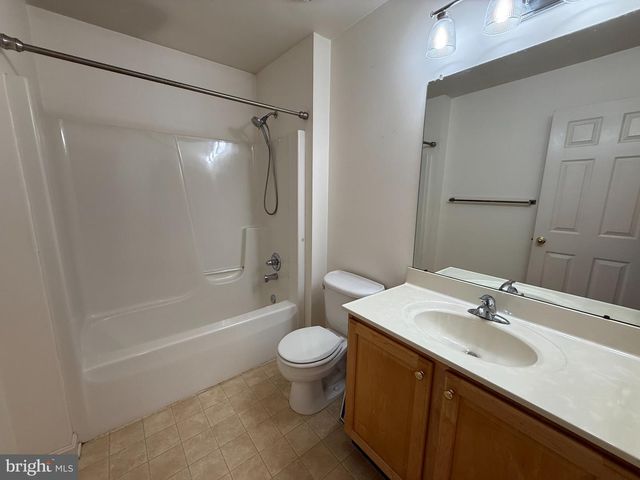 2242 W GREENLEAF DR W, Frederick, MD 21702