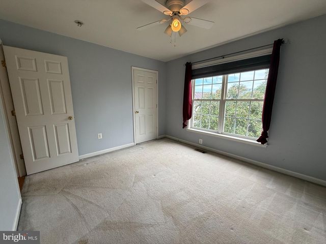 2242 W GREENLEAF DR W, Frederick, MD 21702