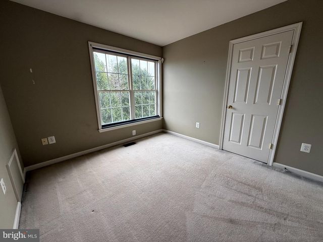 2242 W GREENLEAF DR W, Frederick, MD 21702