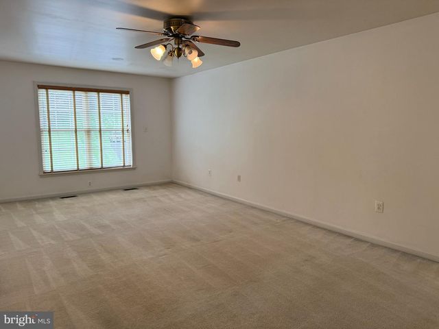 2242 W GREENLEAF DR W, Frederick, MD 21702