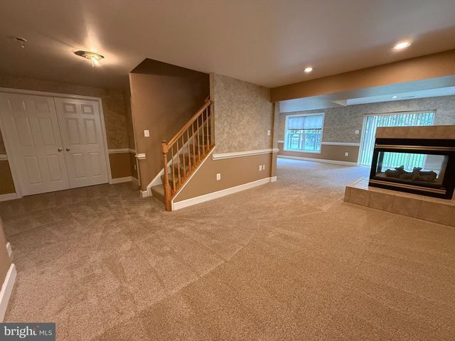 2242 W GREENLEAF DR W, Frederick, MD 21702