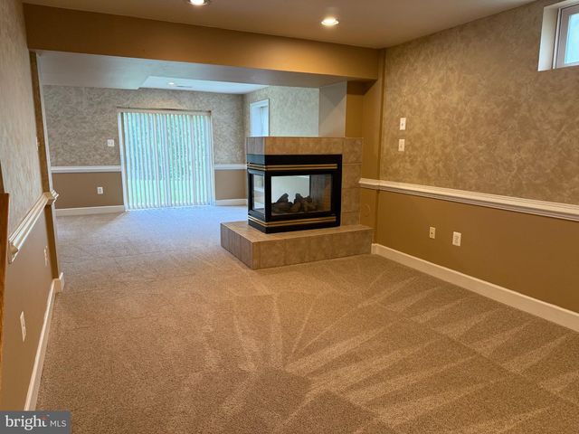 2242 W GREENLEAF DR W, Frederick, MD 21702