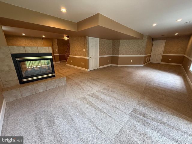 2242 W GREENLEAF DR W, Frederick, MD 21702
