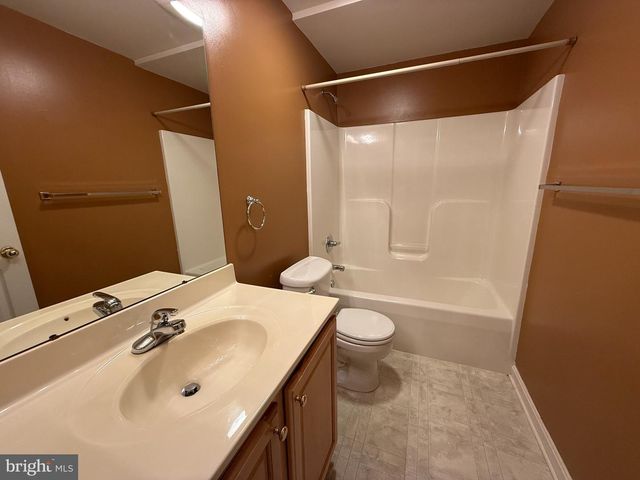 2242 W GREENLEAF DR W, Frederick, MD 21702