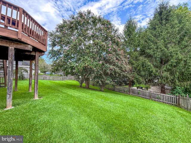 2242 W GREENLEAF DR W, Frederick, MD 21702