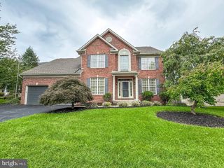 2242 W GREENLEAF DR W, Frederick, MD 21702
