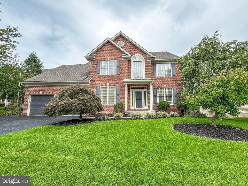 2242 W GREENLEAF DR W, Frederick, MD 21702