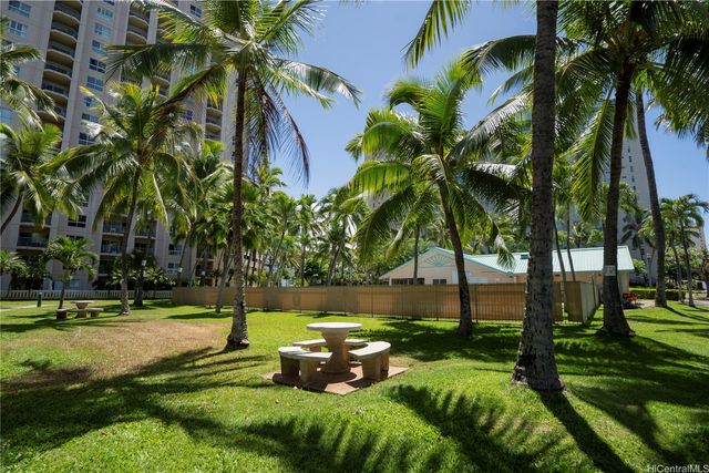 1080 Ala Napunani Street 108, Honolulu, HI 96818