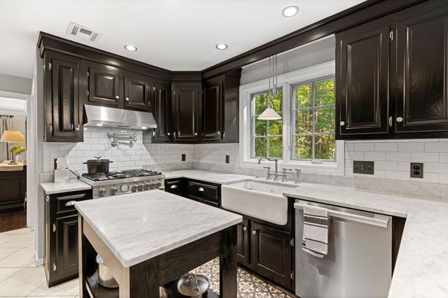 370 FW Hartford Drive, Portsmouth, NH 03801