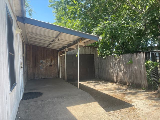 611 Crestside Dr Drive, Duncanville, TX 75137
