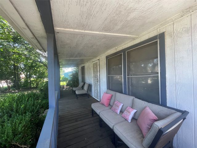 611 Crestside Dr Drive, Duncanville, TX 75137