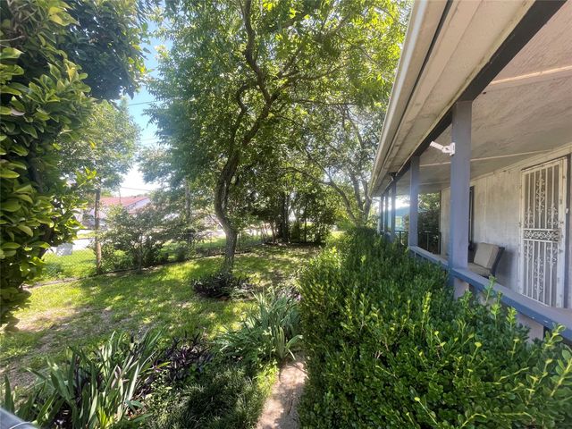 611 Crestside Dr Drive, Duncanville, TX 75137