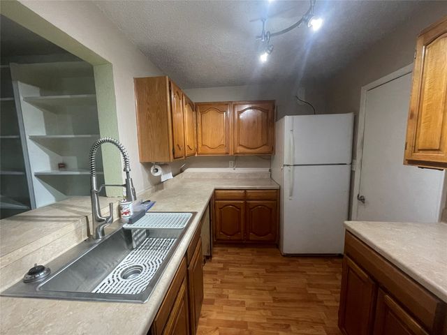 611 Crestside Dr Drive, Duncanville, TX 75137