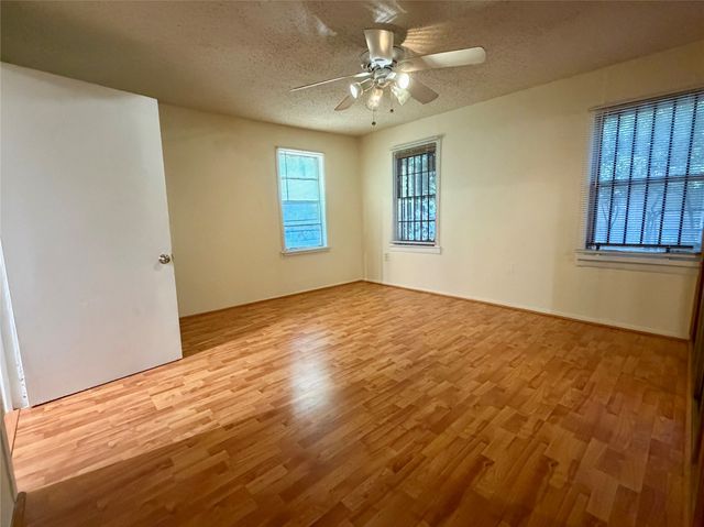 611 Crestside Dr Drive, Duncanville, TX 75137