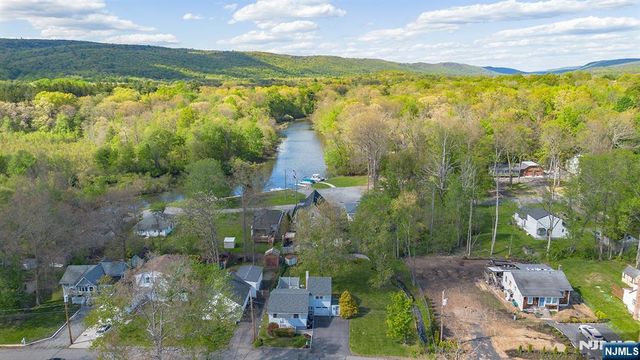 20 Madelyn Avenue, West Milford, NJ 07480