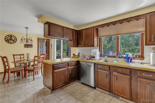 32 Brookedge Road, Cheektowaga, NY 14043