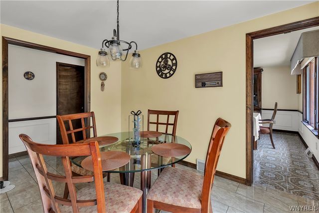 32 Brookedge Road, Cheektowaga, NY 14043
