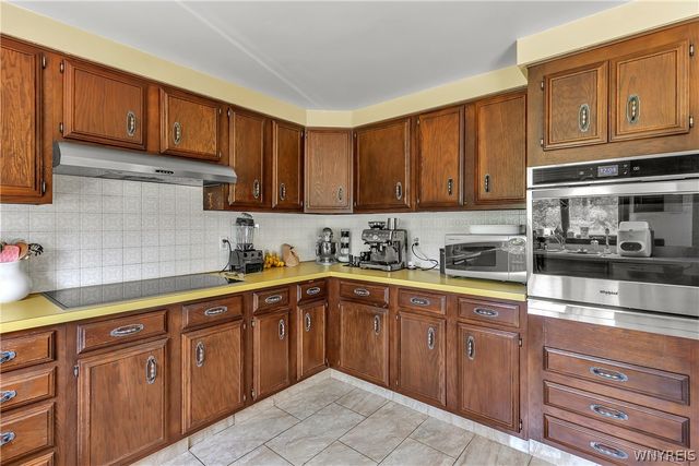 32 Brookedge Road, Cheektowaga, NY 14043