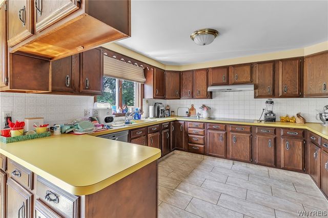 32 Brookedge Road, Cheektowaga, NY 14043