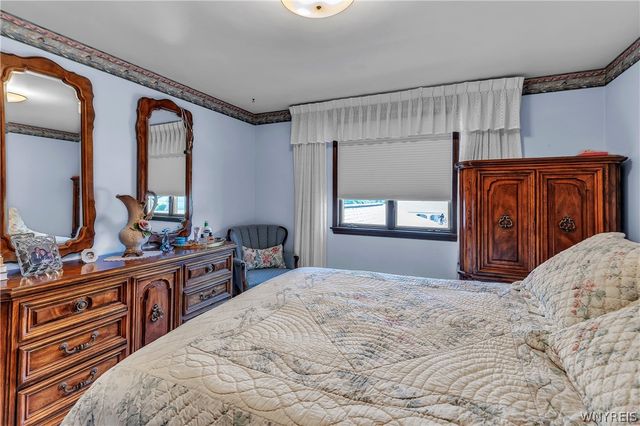32 Brookedge Road, Cheektowaga, NY 14043