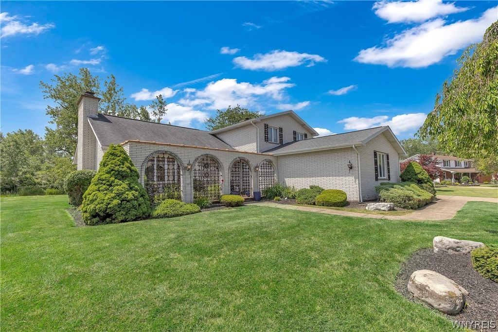 32 Brookedge Road, Cheektowaga, NY 14043