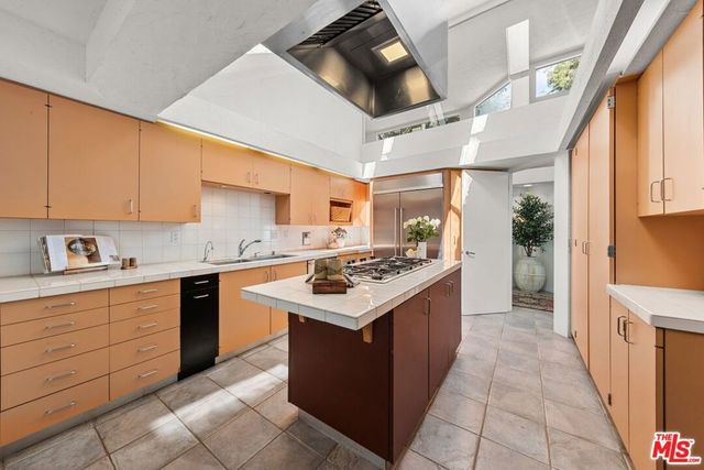 12316 16th Helena Drive, Los Angeles, CA 90049