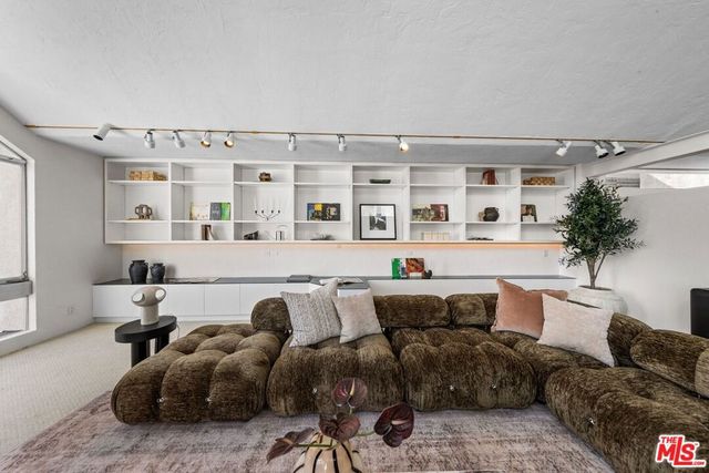 12316 16th Helena Drive, Los Angeles, CA 90049