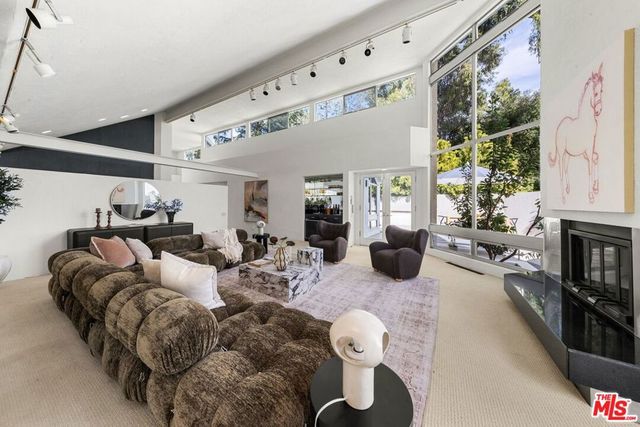 12316 16th Helena Drive, Los Angeles, CA 90049