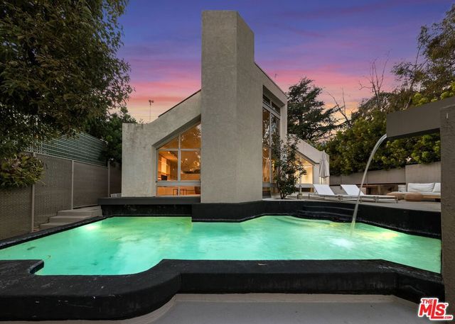 12316 16th Helena Drive, Los Angeles, CA 90049