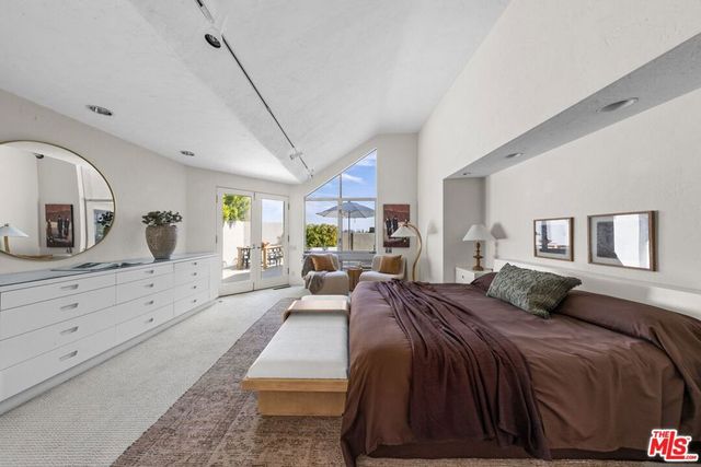 12316 16th Helena Drive, Los Angeles, CA 90049