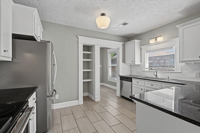 1721 Airline Drive, Houston, TX 77009